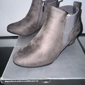 Cloudwalkers Women's Taupe Ankle Booties